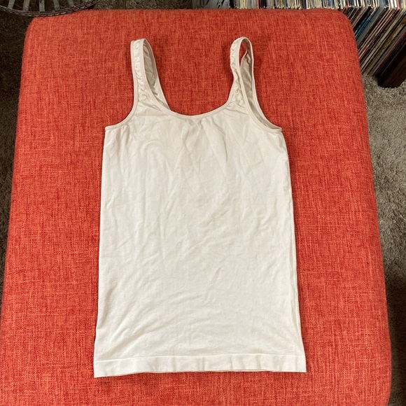 CAROLE HOCHMAN Nude Shapewear Sleeveless 
Seamless Tank Top - Picture 5 of 8